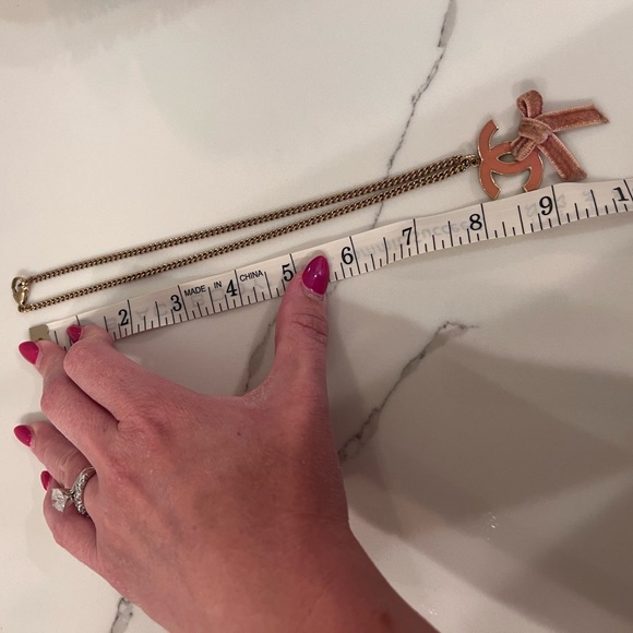 🆕 Chanel CC Bow chain necklace , in box - Picture 9 of 15